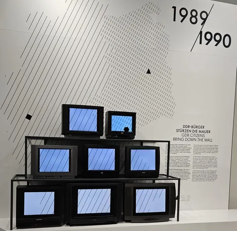 Monitorwand im Deutsch-Deutschen Museum Mödlareuth